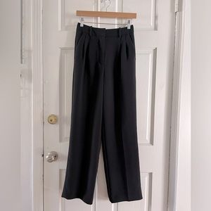 Aritzia Wilfred Effortless Pant in Black Crepette, Size 2